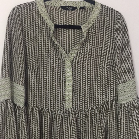 Du Jour Women’s Bell Sleeves Blouse - Picture 3 of 9